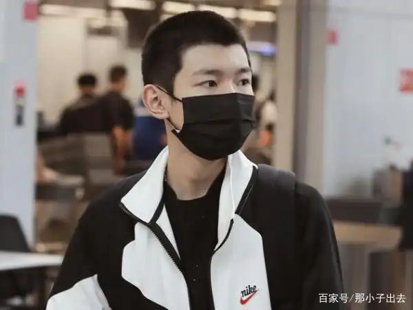 继王源,易烊千玺之后,王俊凯也剃了寸头,果然有颜任性!