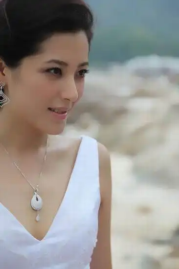 曾黎清纯婚纱写真