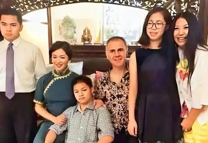 金星被儿子问我是你亲生的吗金星妈妈以前是个男孩子