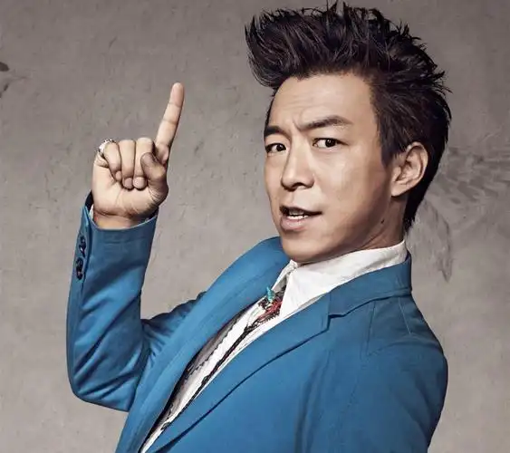 为什么美女配丑男帅哥别嚣张丑男的春天已经来啦