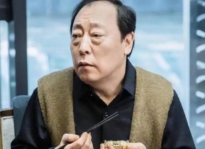 影帝倪大红有多低调?高考4次59岁才大红,妻子是倪萍的亲妹妹