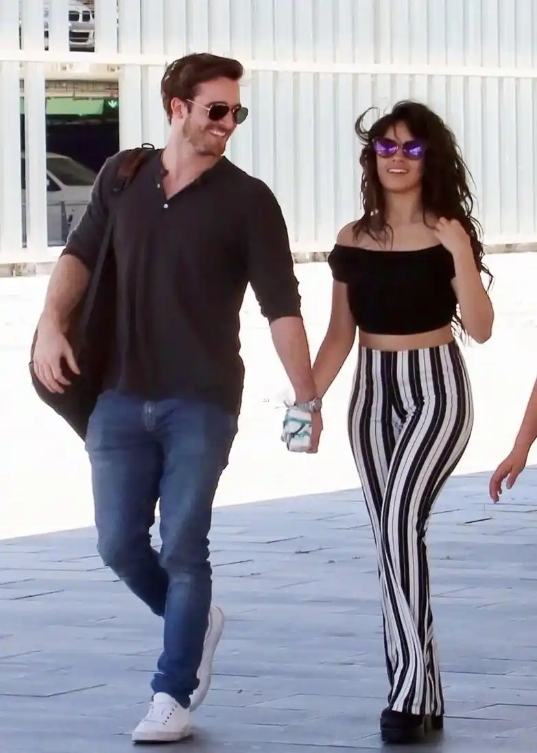 猜你喜欢 5 / 6 新浪娱乐讯 卡妹camila cabello和男友matthew hussey