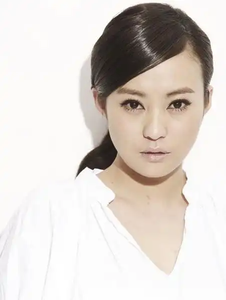 她是邓超前女友,曾经身材傲人美如画,如今形象邋遢如大妈!