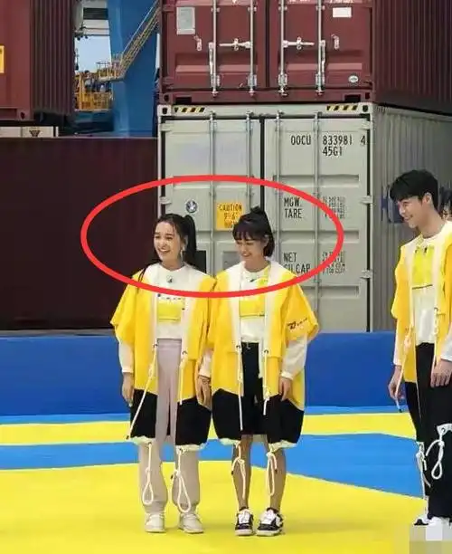 段奥娟身高163cm,当和蒋依依同框,才知女团的外形优势