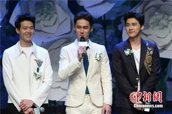 胡歌回应蒋劲夫解约:特遗憾 我们私下是好友