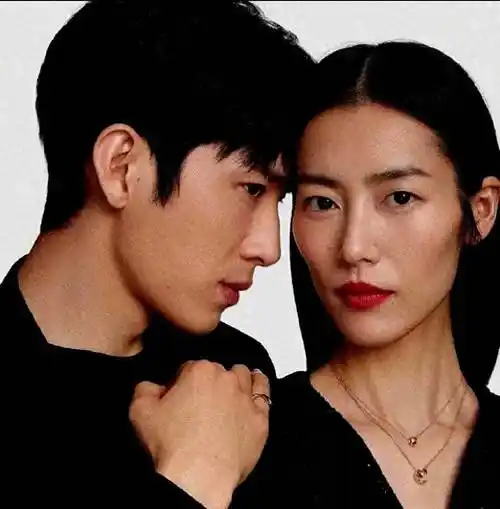 井柏然高调秀恩爱:我女朋友素颜太好看了!网友直呼狗粮吃撑了