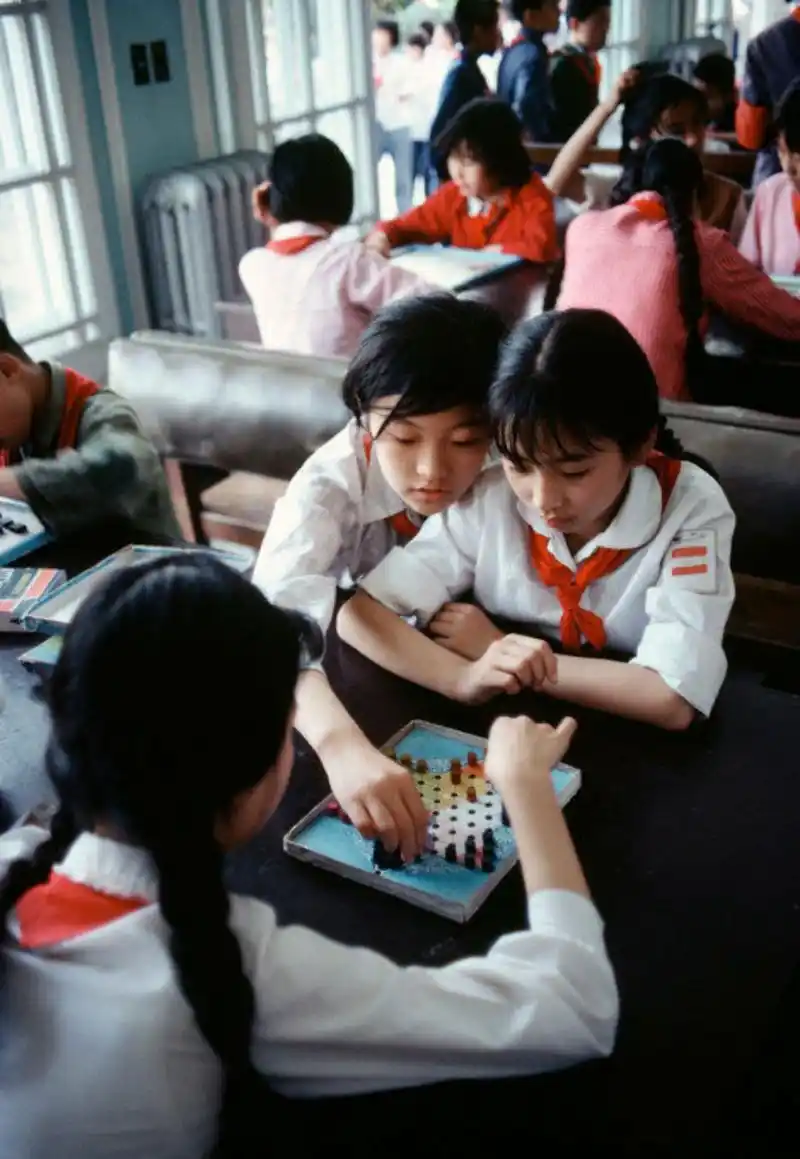 老照片:80年代我国青少年的学生时代!