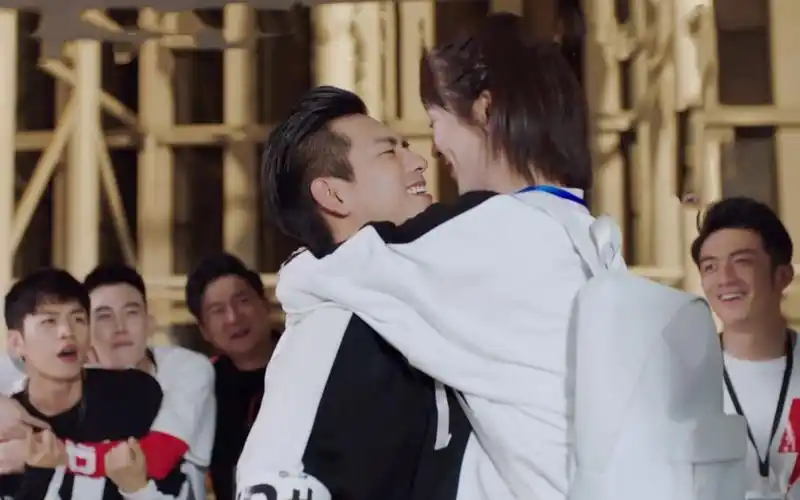 亲爱的热爱的:kk夺冠,杨紫当众考拉抱不撒手,李现坏笑:别急_哔哩哔哩