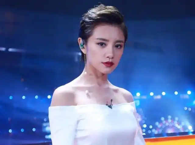 沈梦辰伊一拍男人装,花式秀身材移不开眼,杜海涛真是赚到了