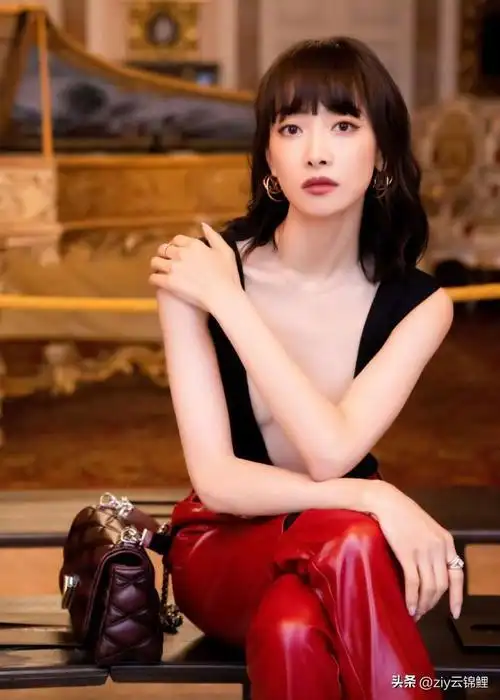 宋茜真是风情万种的女子穿黑色露背礼服秀出好身材性感撩人