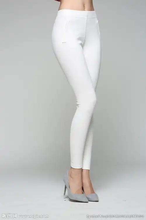 白色塑身打底裤图片