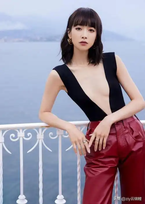 宋茜这次彻底放开了,深v上衣大胆又性感,长得好看,身材好辣|深v|大