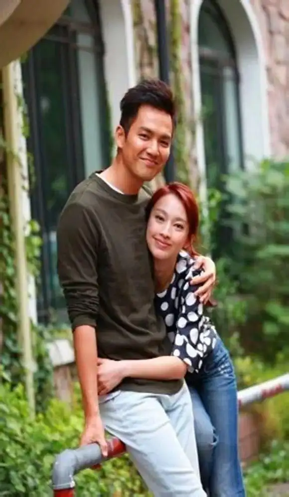 钟汉良低调隐婚7年娇妻私照最近曝光网友独宠难怪不公开