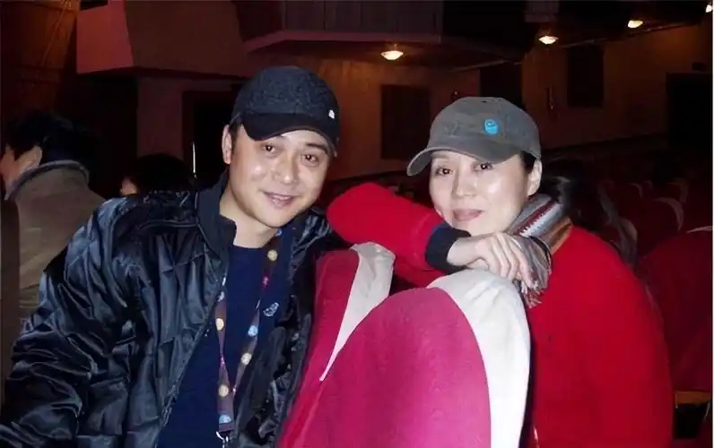 回顾演员阮巡娶了大15岁的妻子恩爱相伴19年没有孩子成遗憾