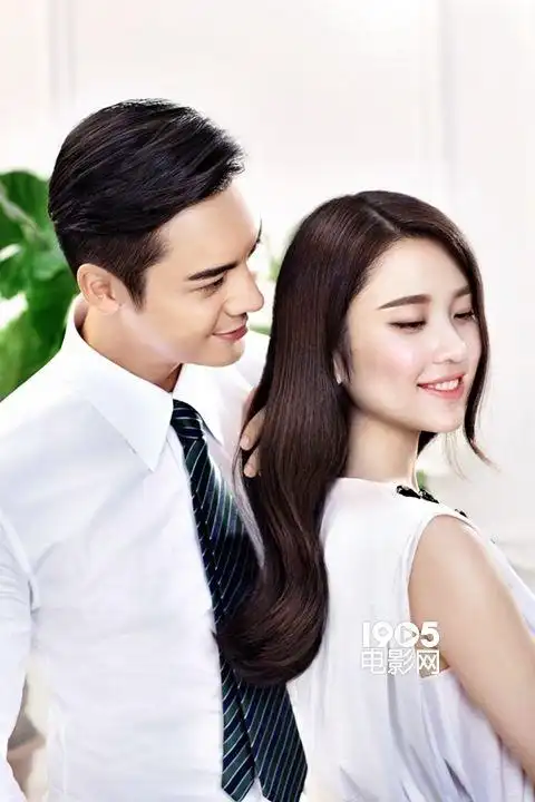 陈伟霆张慧雯曝情侣写真 甜蜜贴面轻吻额头爱意足