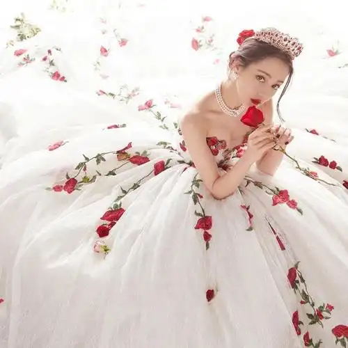 京选品质步雳迪丽热巴同款婚纱新款森系超仙旅拍户外玫瑰刺绣拖尾蕾丝