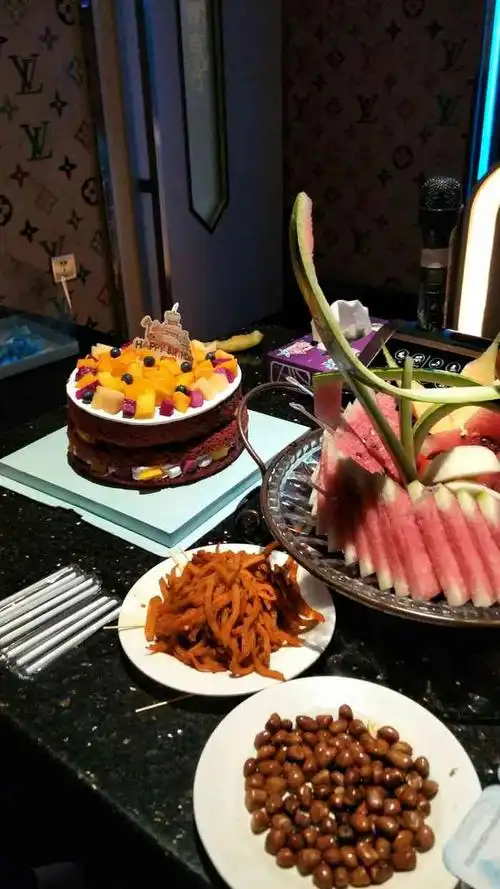 打分 朋友聚会,过生日都必来,价格合理.环境好,他们家的萝卜干好吃哦