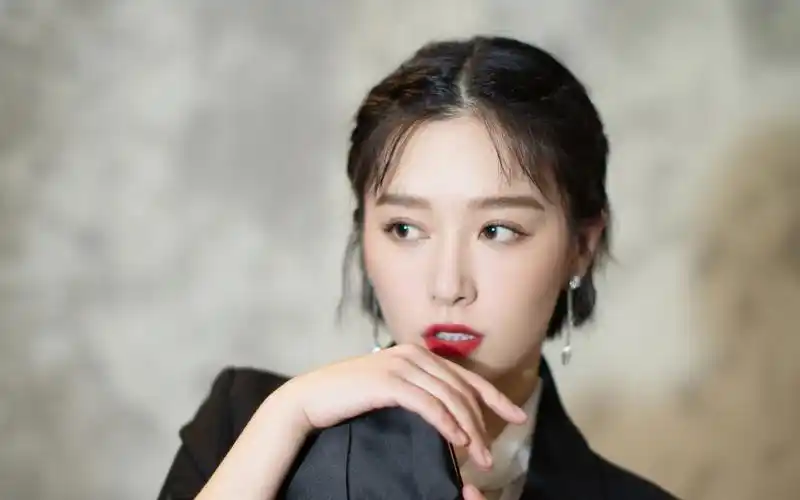 阚清子短发西装帅气精英风!