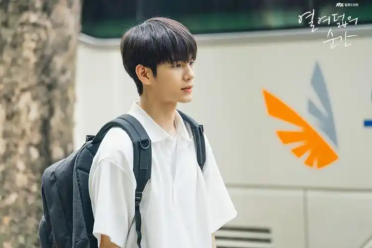 《十八岁的瞬间》是韩国jtbc电视台于2019年7月22日首播的青春校园剧