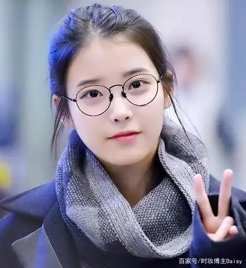 "戴眼镜"女生,建议学会5点化妆技能,不再怕被封印颜值和气质