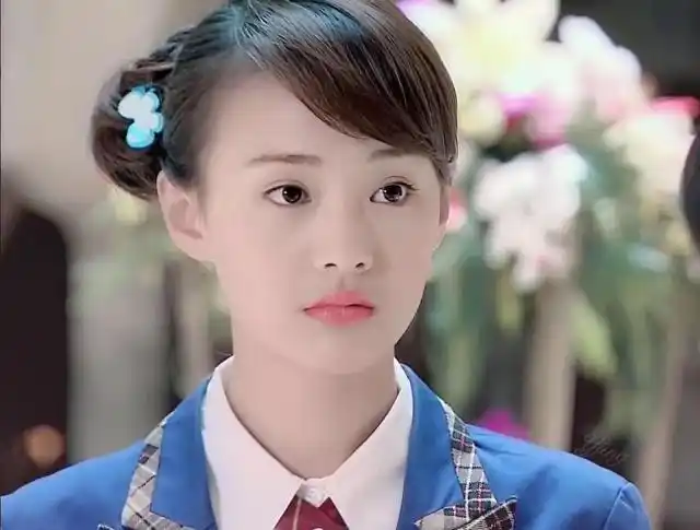 郑爽穿裙子最惊艳的不是这一次,而是刚出道的时候,照片差点私藏