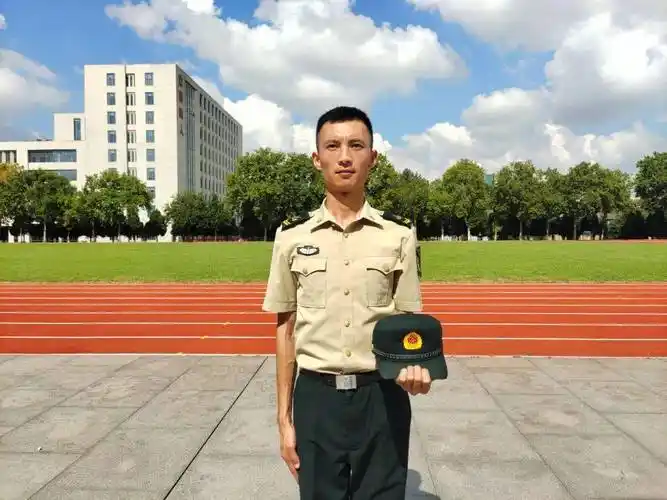 新战友,参军一定要学会这个动作!_军人