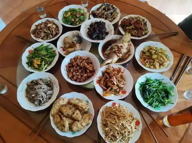 五彩缤纷年夜饭,天南海北山农人!