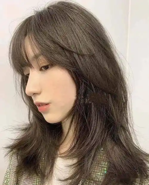女生"中长"流行发,哪款是你的最爱?_发型_层次感_长发