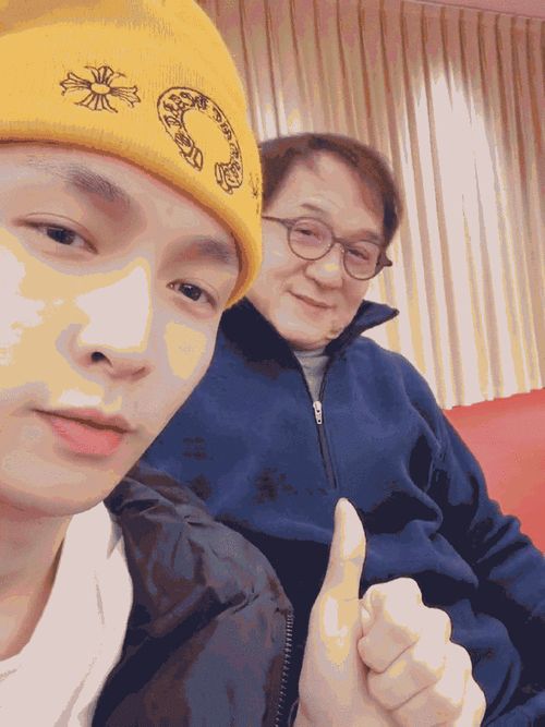 这也是成龙跟张艺兴合作的第两部电影,第一部《功夫瑜伽》曾春节档狂