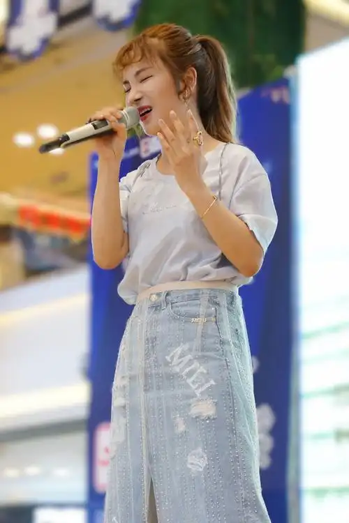 许佳慧献唱铜陵红星美凯龙,人美歌甜为"魅惑"实名