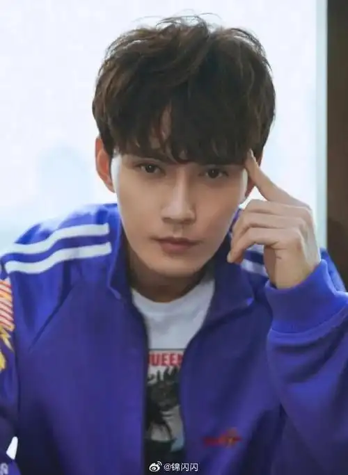 2018年,凭借古装宫廷权谋剧《独孤天下》获得腾讯视频星光盛典年度