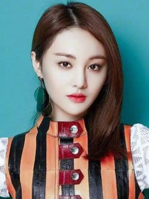 郑爽:整容前的幼齿感,整容后的凌厉风,都很美