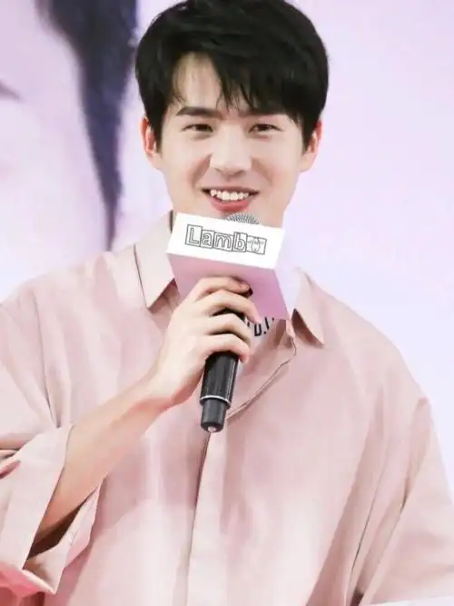 刘昊然的小虎牙,逼出了正畸#医生#的职业病娱乐圈的少年脸并不少