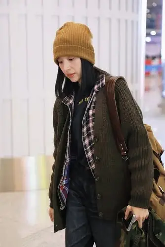 39岁董洁素颜近照曝光,眼袋皱纹严重憔悴不堪