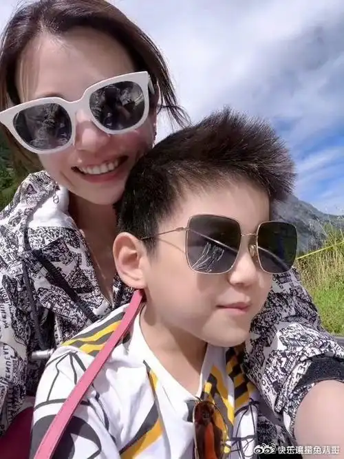 林心如女儿和陈妍希儿子从小就一起玩##林心如女儿和陈妍希儿子适