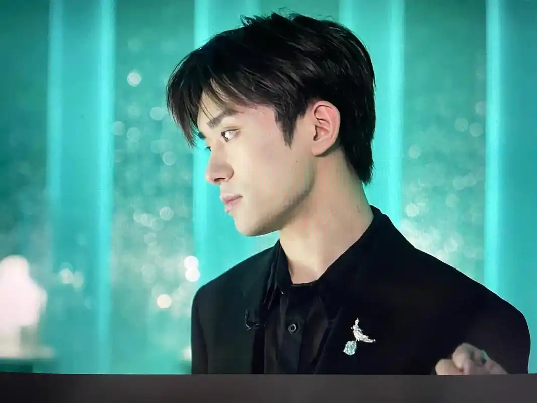 美四不是白叫的,好优越的侧脸,爱死了#易烊千玺 #颜值 #耽 - 抖音