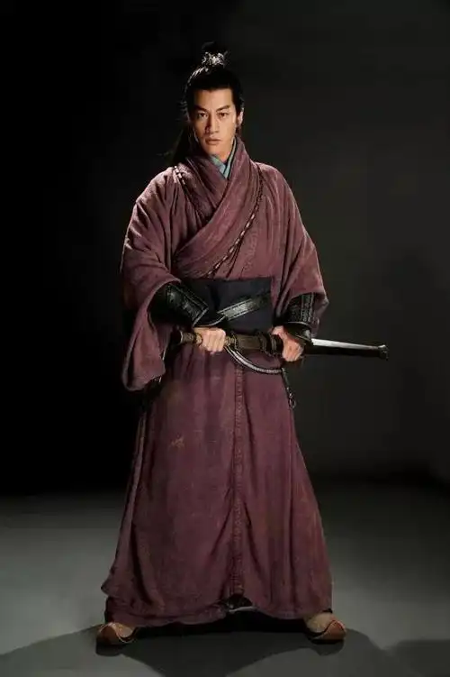 新三国演义剧情介绍,三国演义现代版(《新三国》之见解)