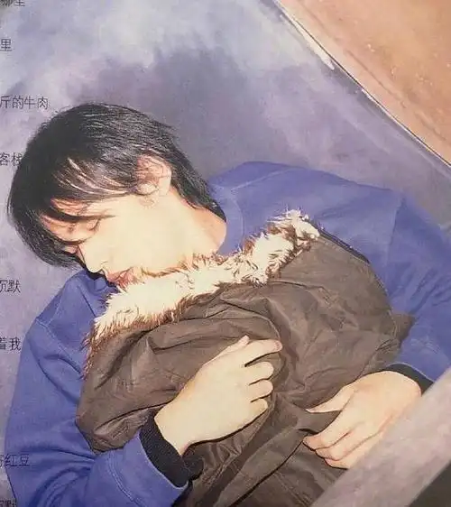 周杰伦晒20年前旧照,帅气逼人的日系风格,你还记得吗?