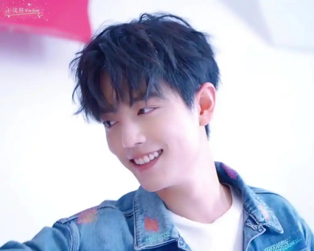 肖战狼殿下##向全世界安利肖战# 来自肖战的神仙歪头杀,简直是直击