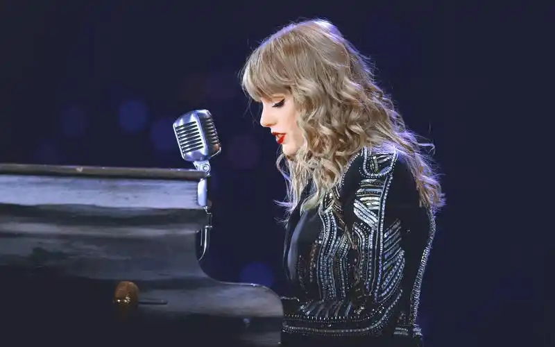 taylor swift - long live on new years day