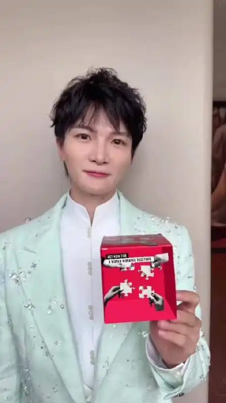 中国日报版面报道周深##周深时尚cosmo五月刊封面##cosmo周深纽约