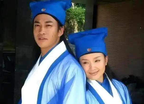 何润东:告别孙俪娶平凡老婆,如今48岁没娃没崽和宝贝老婆作伴