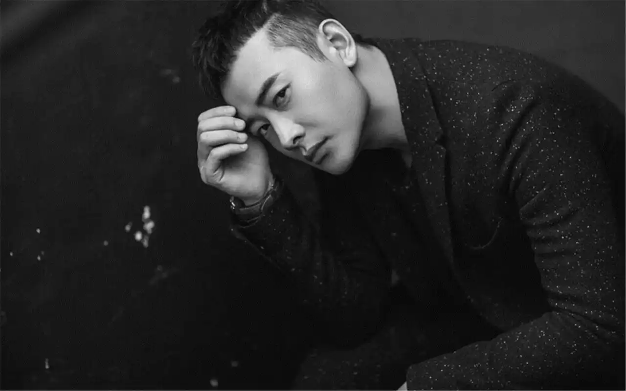 罗晋黑色低调内敛写真图片桌面壁纸