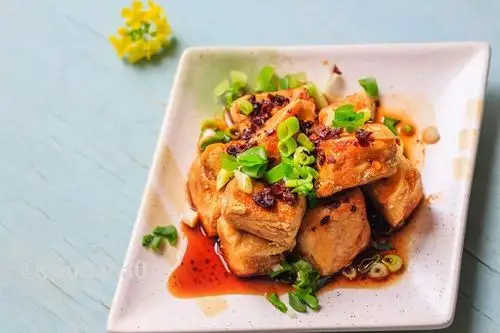 长棉花毛的豆腐竟然这么好吃,下锅煎一下,没上桌就被一抢而光