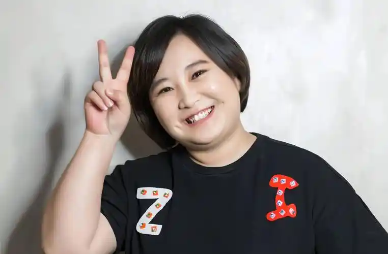 贾玲自曝瘦了100斤!被爆料试过用药减肥但病了,路透图不是很瘦