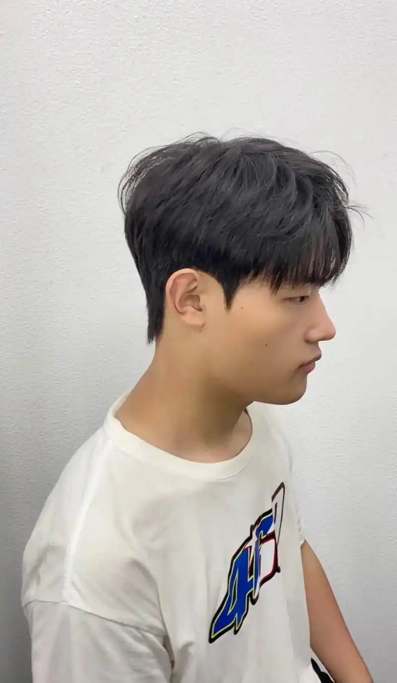 服帖烫,微分碎盖!很韩系的一款发型,微分碎盖,适合大部分人群 - 抖音