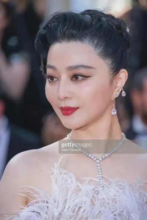 无美颜滤镜的范冰冰和红毯照片差别太大