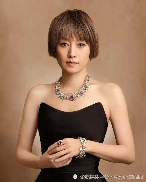 39岁文章与新女友近照曝光,女方酷似姚笛,比马伊琍更年轻漂亮_腾讯