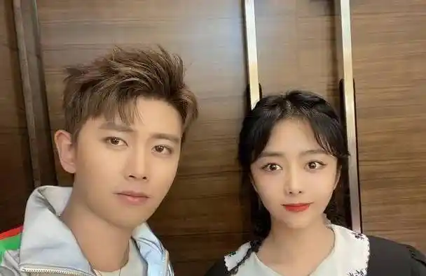 当女星面对已婚男星避嫌明显,蔡徐坤土味情话满分_谭松韵_鹿晗_节目