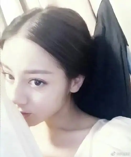 迪丽热巴早期自拍